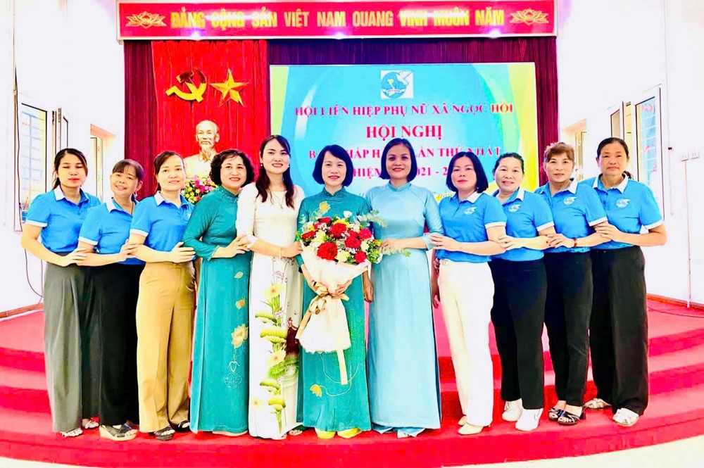 Hội LHPN xã Ngọc Hồi, TP Hà Nội: Công bố các quyết định về công tác cán bộ và tổ chức Hội - ảnh 3