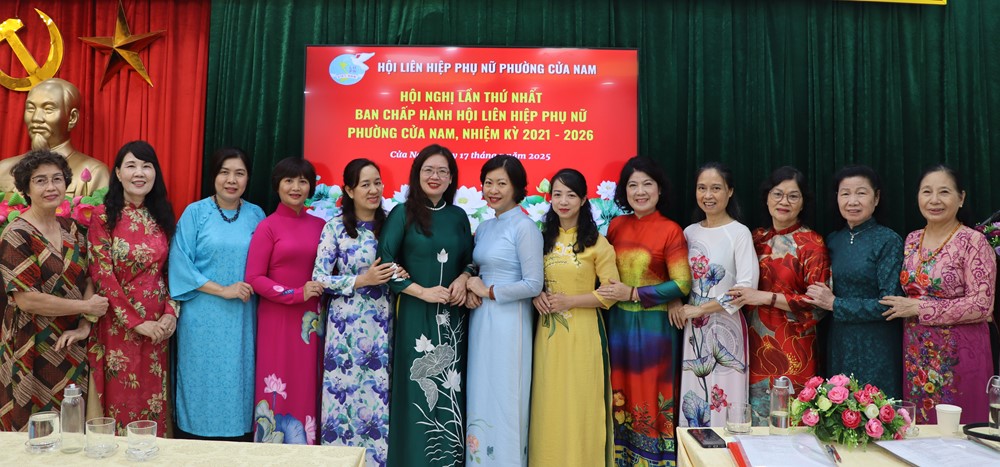 Phụ nữ phường Cửa Nam tích cực tham gia xây dựng Đảng và hệ thống chính trị - ảnh 11