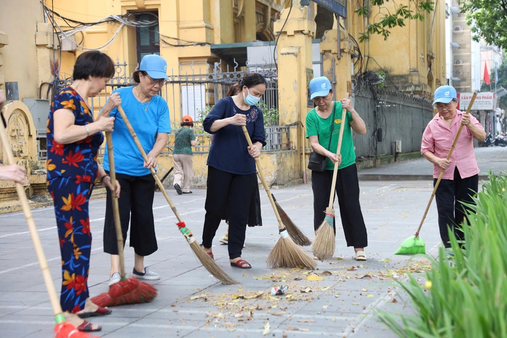 Phường Cửa Nam, TP Hà Nội: Ra quân tổng vệ sinh môi trường trên địa bàn  - ảnh 4