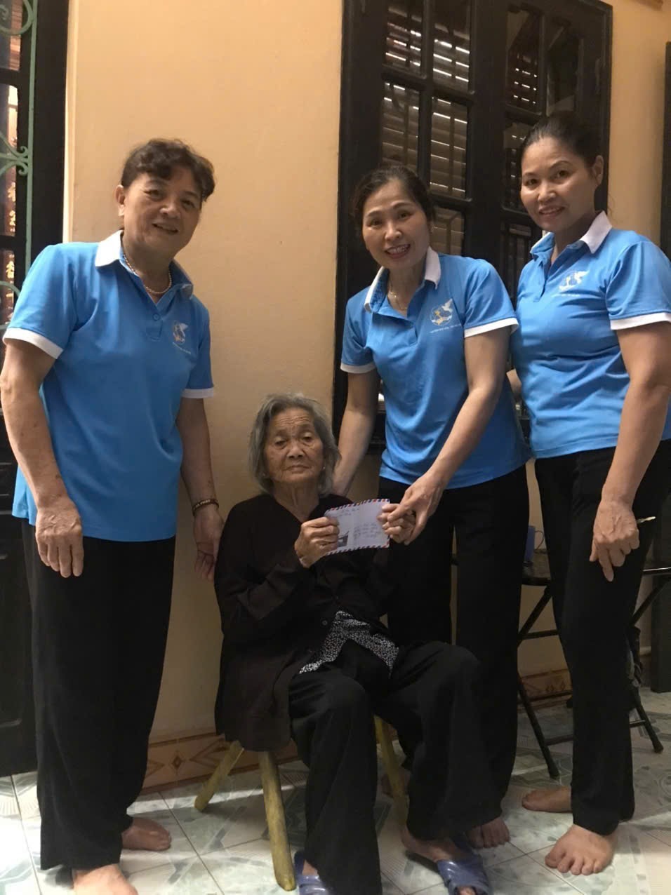Hội LHPN xã Phù Đổng, Hà Nội có nhiều hoạt động nghĩa tình tháng 7 - ảnh 9