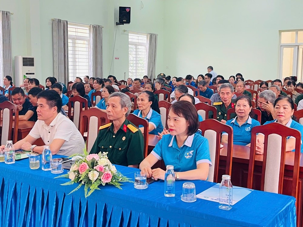 Hội LHPN xã Ngọc Hồi  tổ chức ra mắt mô hình CLB “Phụ nữ với pháp luật” năm 2025 - ảnh 2