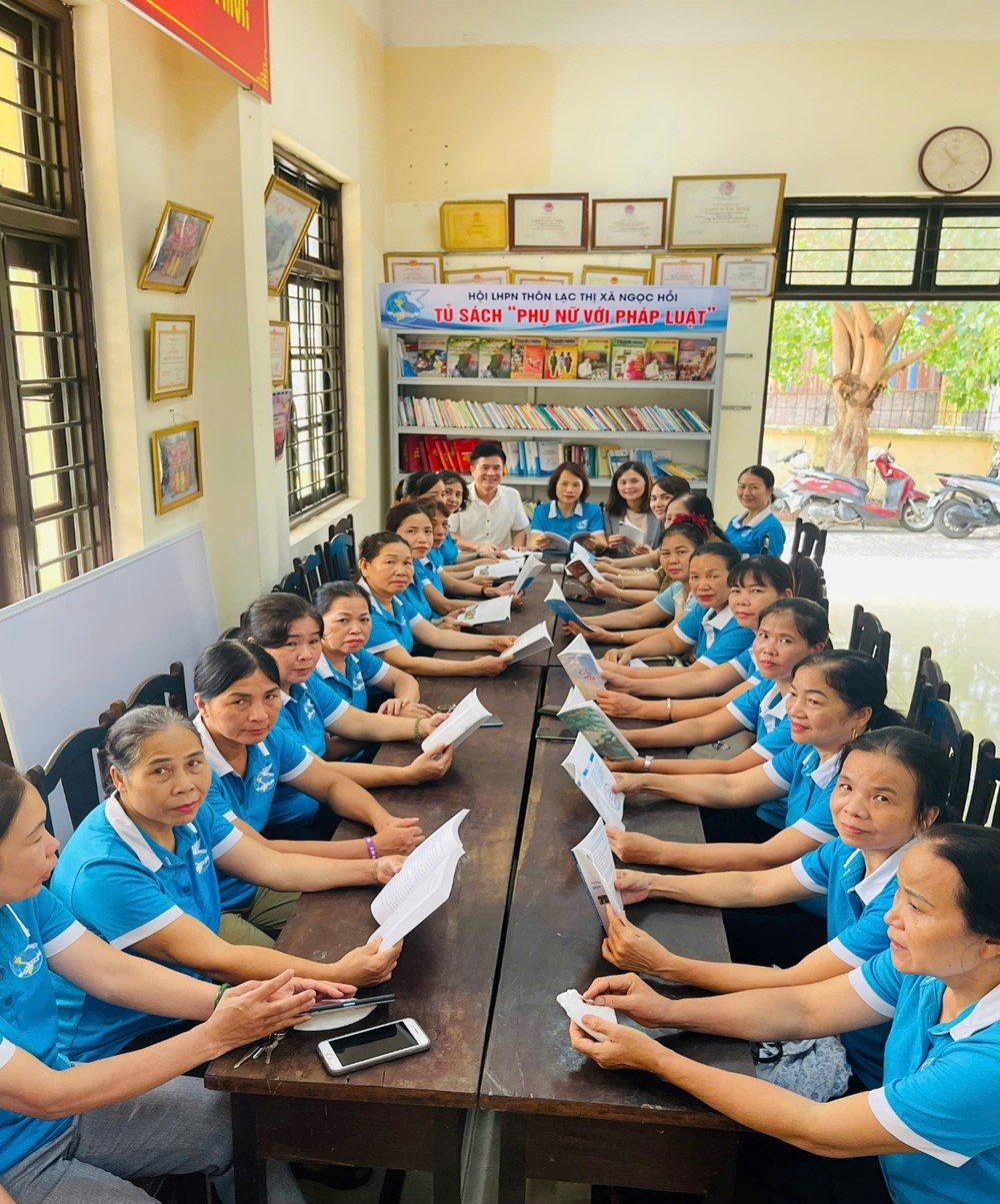 Hội LHPN xã Ngọc Hồi  tổ chức ra mắt mô hình CLB “Phụ nữ với pháp luật” năm 2025 - ảnh 3