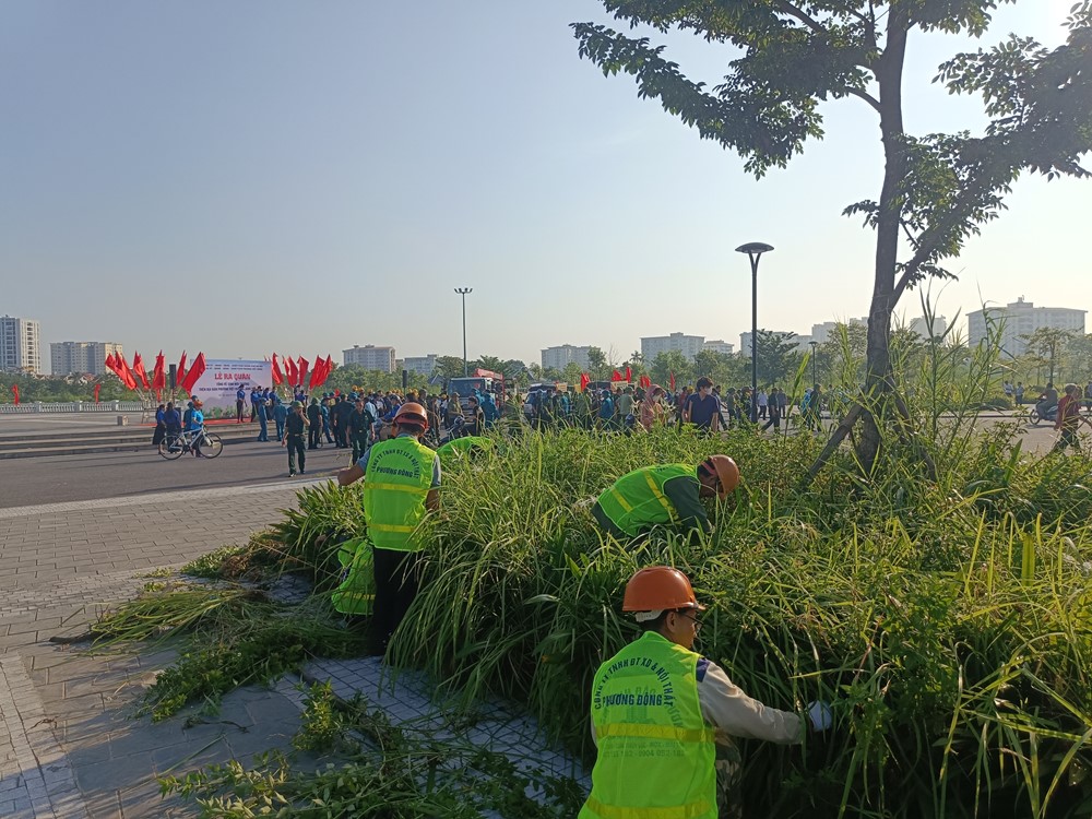 Phường Việt Hưng ra quân tổng vệ sinh môi trường - ảnh 8