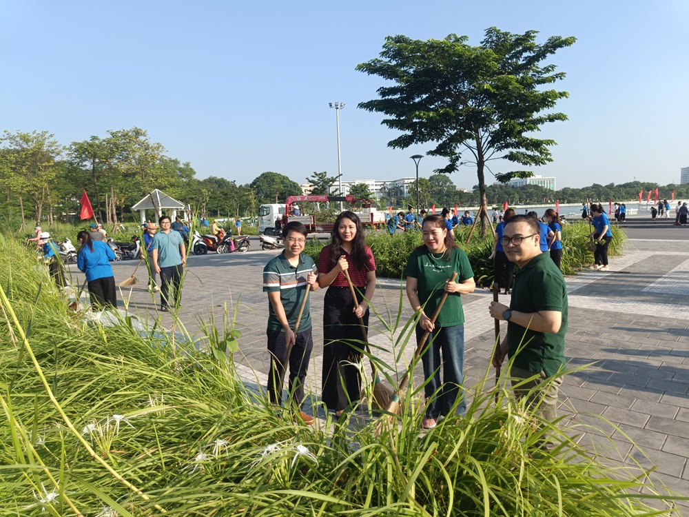 Phường Việt Hưng ra quân tổng vệ sinh môi trường - ảnh 6