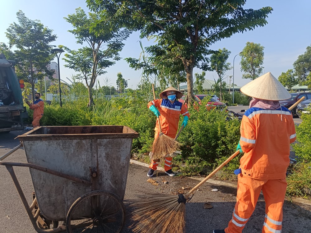 Phường Việt Hưng ra quân tổng vệ sinh môi trường - ảnh 11