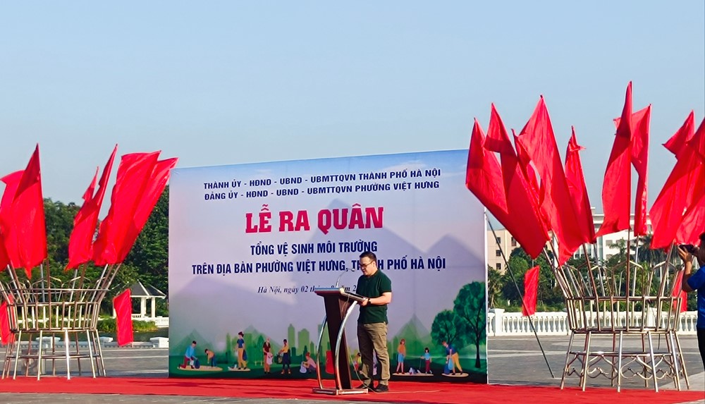 Phường Việt Hưng ra quân tổng vệ sinh môi trường - ảnh 2
