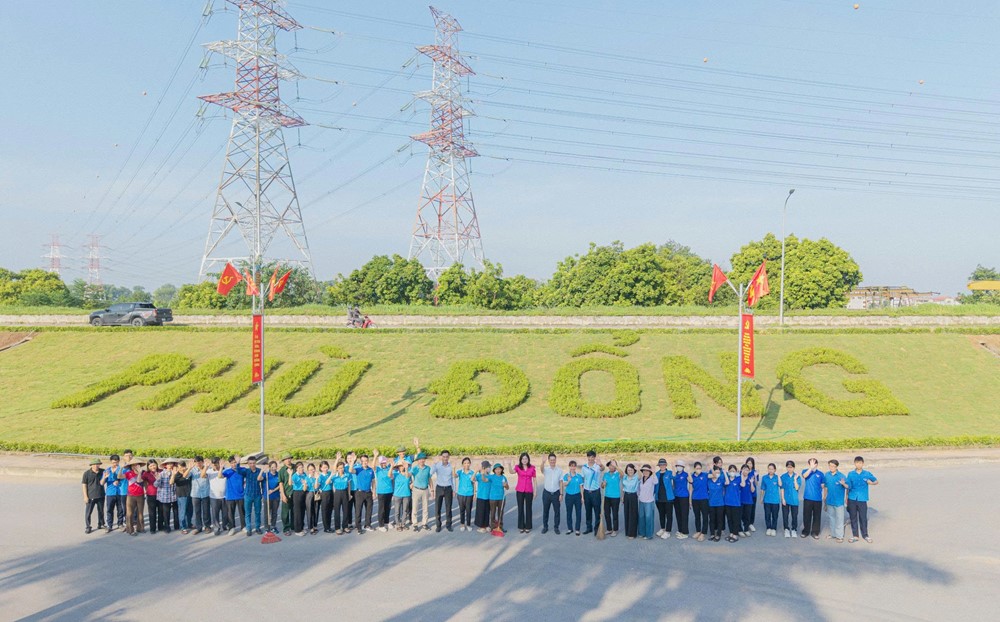 Xã Phù Đổng ra quân tổng vệ sinh môi trường, lan tỏa mạnh mẽ thông điệp Hà Nội “Sáng - Xanh - Sạch - Đẹp” - ảnh 5