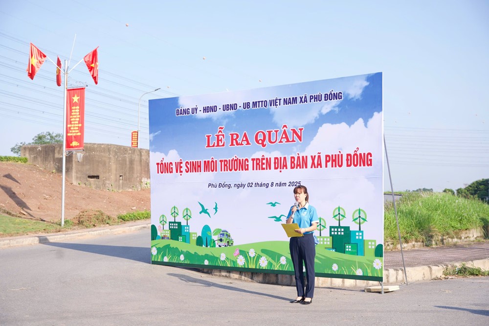 Xã Phù Đổng ra quân tổng vệ sinh môi trường, lan tỏa mạnh mẽ thông điệp Hà Nội “Sáng - Xanh - Sạch - Đẹp” - ảnh 4