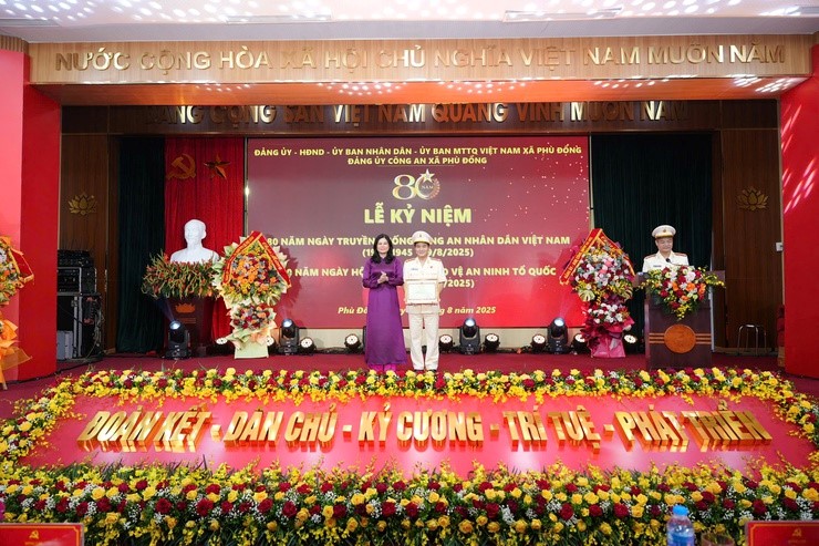 Phát huy truyền thống Công an xã Phù Đổng, bảo vệ bình yên và hạnh phúc của nhân dân - ảnh 3