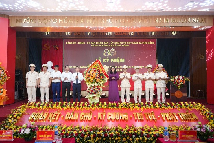 Phát huy truyền thống Công an xã Phù Đổng, bảo vệ bình yên và hạnh phúc của nhân dân - ảnh 1