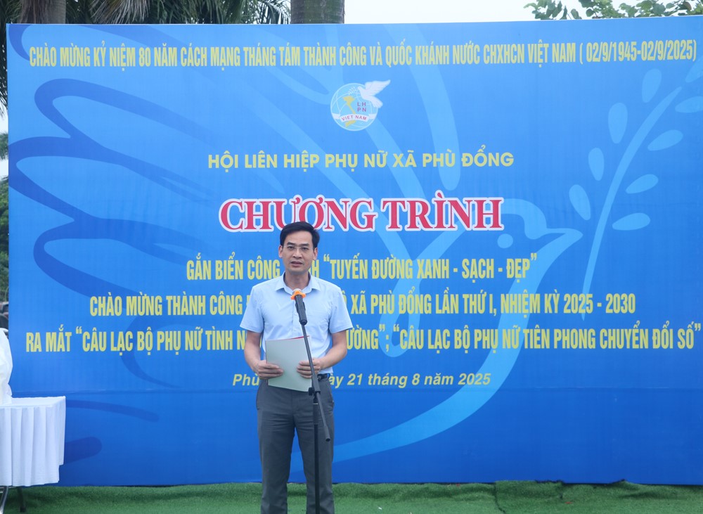 Hội LHPN xã Phù Đổng gắn biển công trình “Tuyến đường Xanh - Sạch - Đẹp”  chào mừng thành công Đại hội Đảng bộ xã - ảnh 5