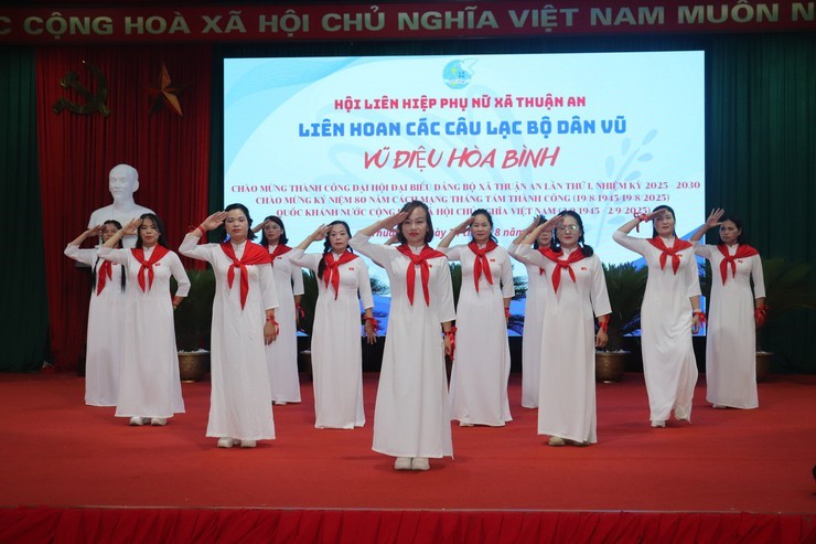 Hội LHPN xã Thuận An tổ chức  Liên hoan các CLB Dân vũ “Vũ điệu hòa bình” - ảnh 3