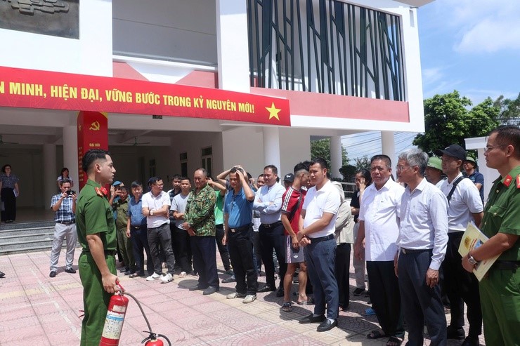 Xã Phù Đổng: Tập huấp về an toàn phòng cháy chữa cháy và cứu nạn cứu hộ cho cán bộ và người dân - ảnh 3