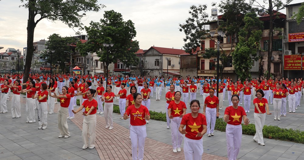 Hơn 80.000 cán bộ, hội viên phụ nữ Thủ đô đồng diễn dân vũ chào mừng Quốc khánh 2/9 - ảnh 13