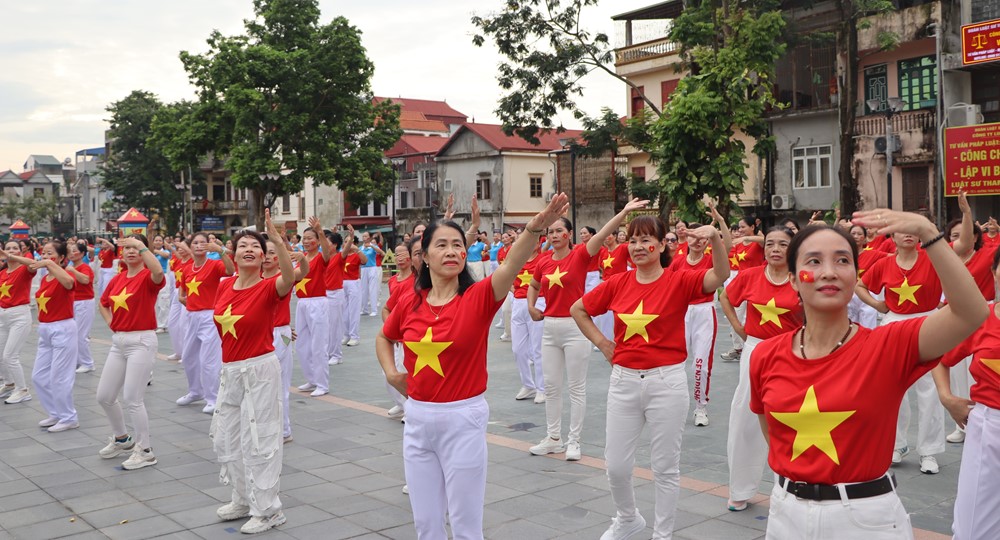 Hơn 80.000 cán bộ, hội viên phụ nữ Thủ đô đồng diễn dân vũ chào mừng Quốc khánh 2/9 - ảnh 10
