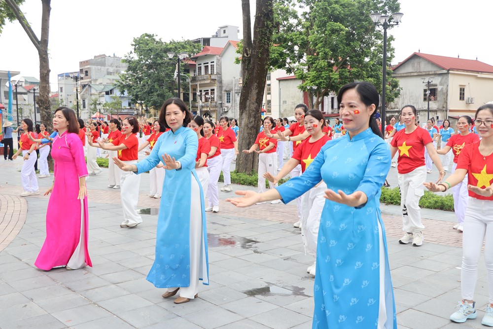 Hơn 80.000 cán bộ, hội viên phụ nữ Thủ đô đồng diễn dân vũ chào mừng Quốc khánh 2/9 - ảnh 4