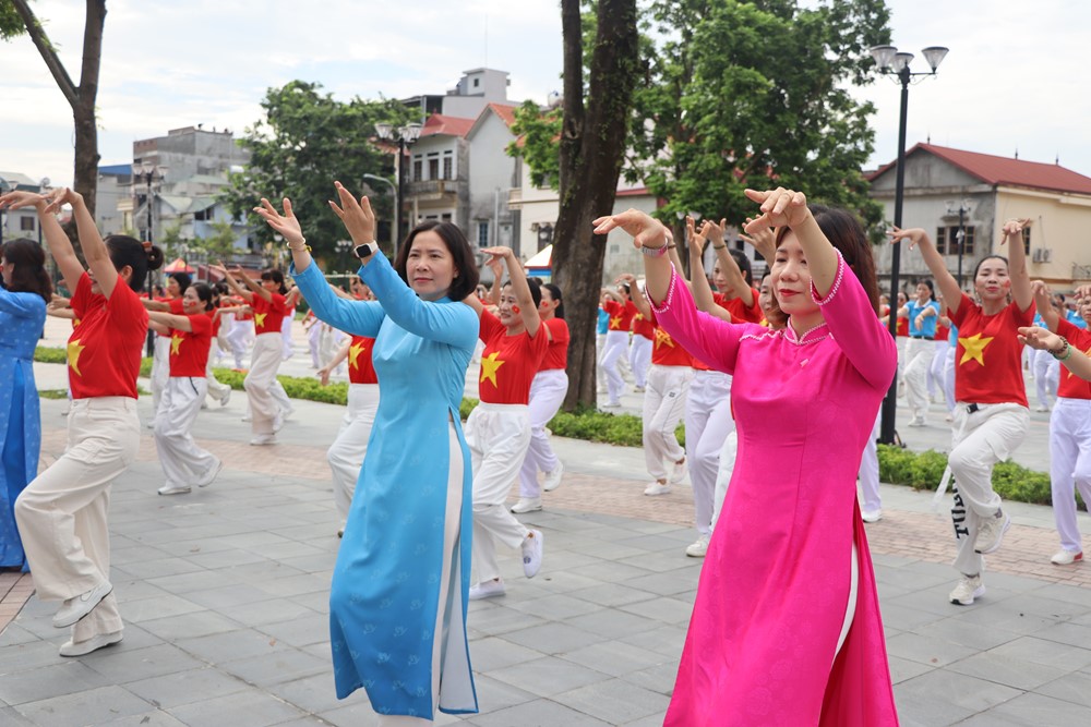 Hơn 80.000 cán bộ, hội viên phụ nữ Thủ đô đồng diễn dân vũ chào mừng Quốc khánh 2/9 - ảnh 3