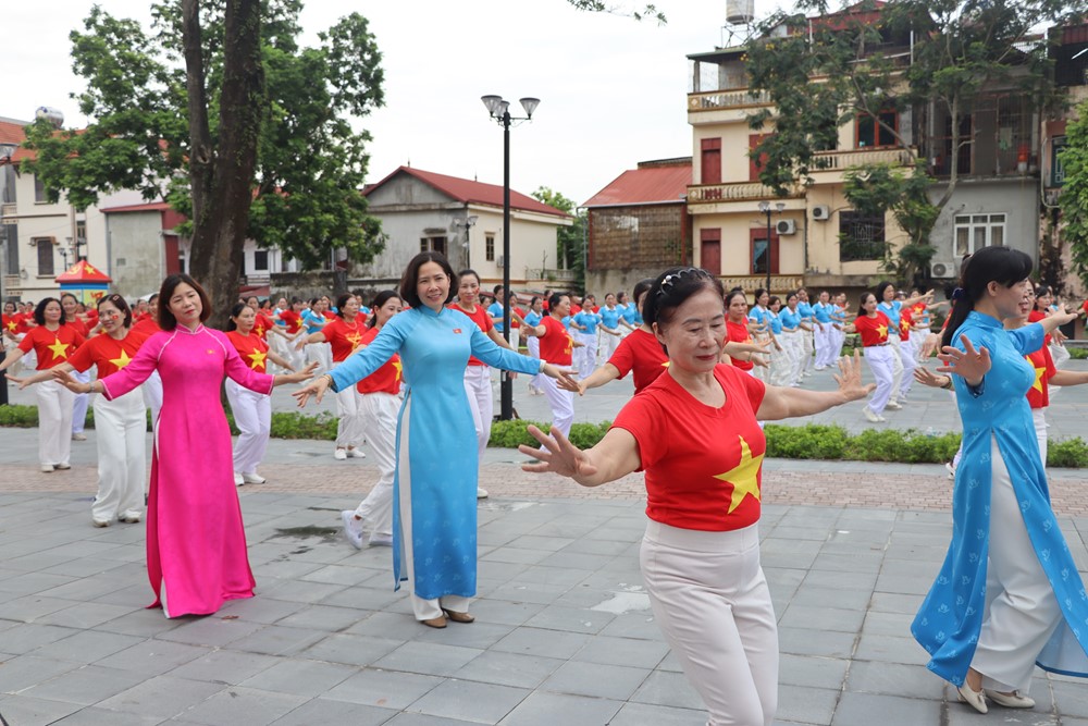 Hơn 80.000 cán bộ, hội viên phụ nữ Thủ đô đồng diễn dân vũ chào mừng Quốc khánh 2/9 - ảnh 2