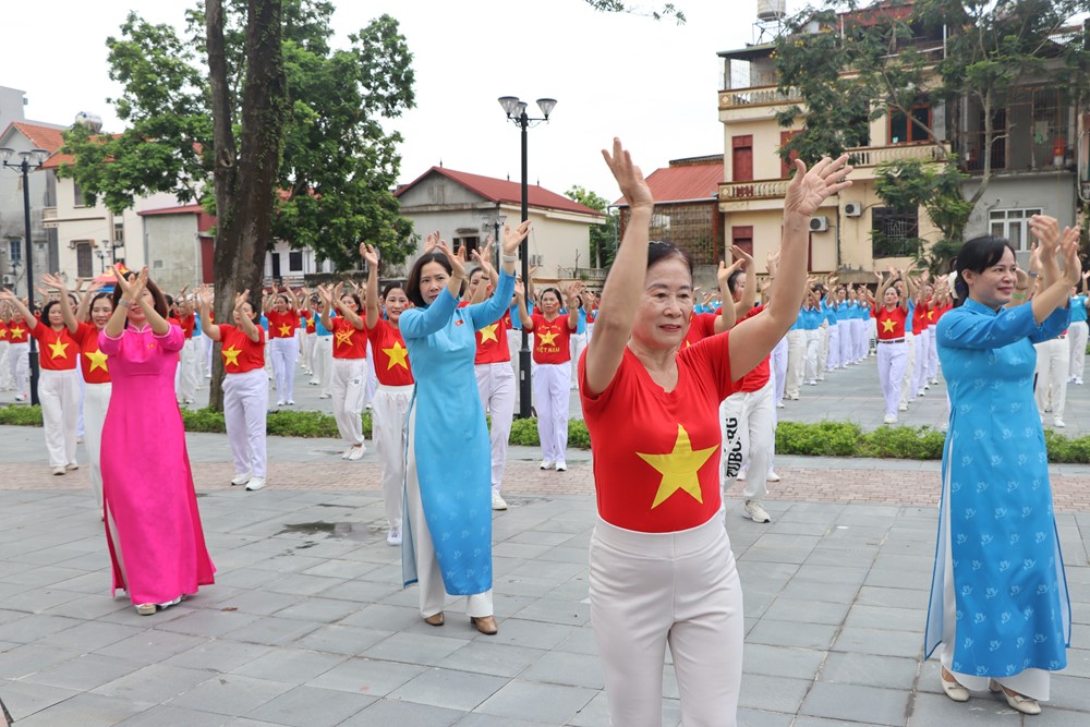 Hơn 80.000 cán bộ, hội viên phụ nữ Thủ đô đồng diễn dân vũ chào mừng Quốc khánh 2/9 - ảnh 6