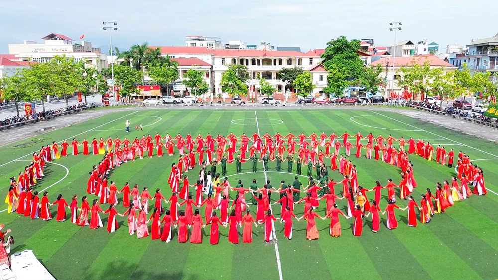 Hơn 80.000 cán bộ, hội viên phụ nữ Thủ đô đồng diễn dân vũ chào mừng Quốc khánh 2/9 - ảnh 19