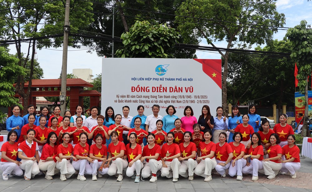 Hơn 80.000 cán bộ, hội viên phụ nữ Thủ đô đồng diễn dân vũ chào mừng Quốc khánh 2/9 - ảnh 1