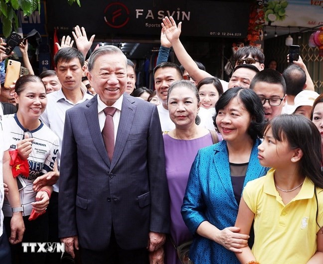 Tổng Bí thư Tô Lâm dâng hương tưởng niệm Chủ tịch Hồ Chí Minh tại Di tích nhà số 48 Hàng Ngang - ảnh 9