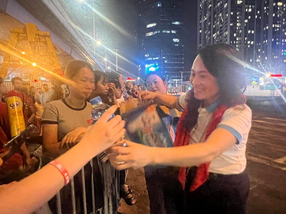 Phụ nữ phường Việt Hưng, Hà Nội đồng hành hỗ trợ lực lượng làm nhiệm vụ A80 - ảnh 8