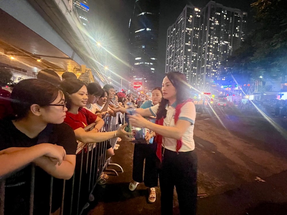 Phụ nữ phường Việt Hưng, Hà Nội đồng hành hỗ trợ lực lượng làm nhiệm vụ A80 - ảnh 7