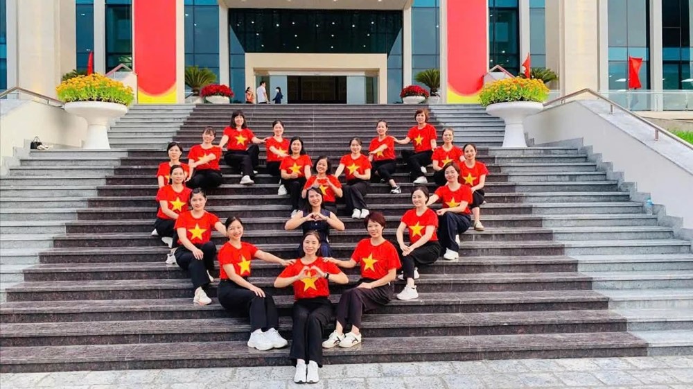 Những hình ảnh đẹp của Phụ nữ Thủ đô thời đại mới “Trung hậu-Sáng tạo-Đảm đang-Thanh lịch” - ảnh 8