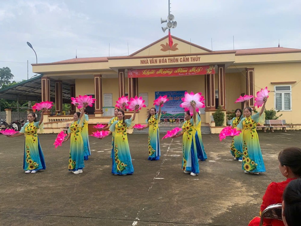 Những hình ảnh đẹp của Phụ nữ Thủ đô thời đại mới “Trung hậu-Sáng tạo-Đảm đang-Thanh lịch” - ảnh 16