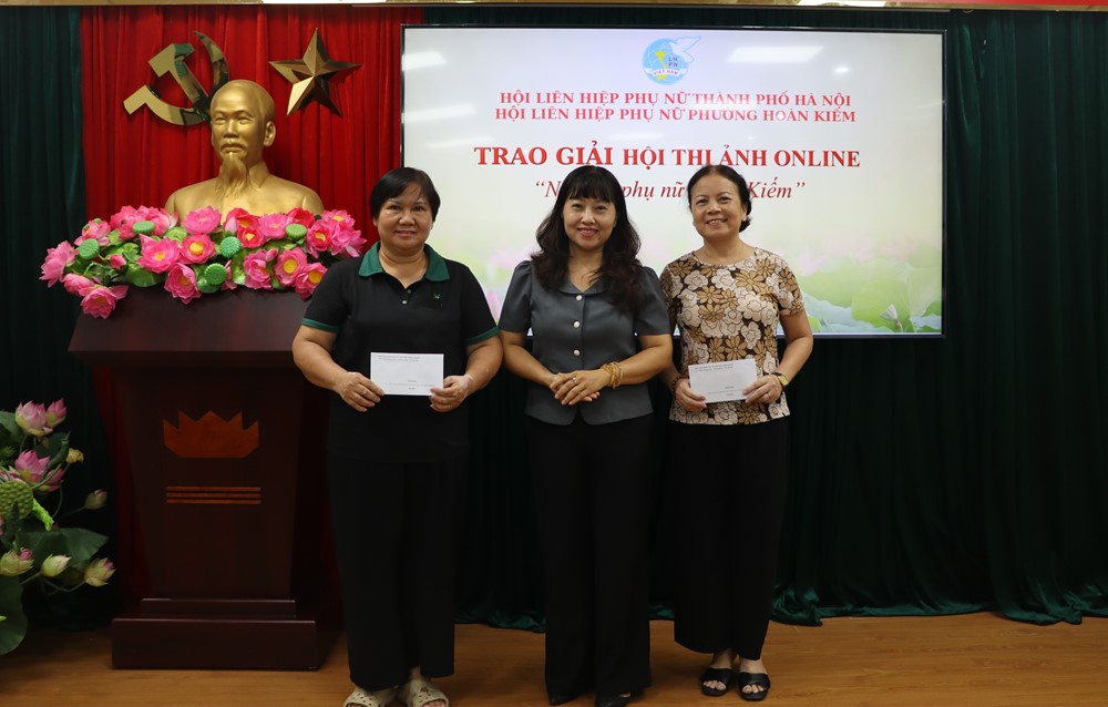 Phường Hoàn Kiếm: Trao giải Hội thi ảnh online “Nét đẹp Phụ nữ Hoàn Kiếm” năm 2025 - ảnh 4