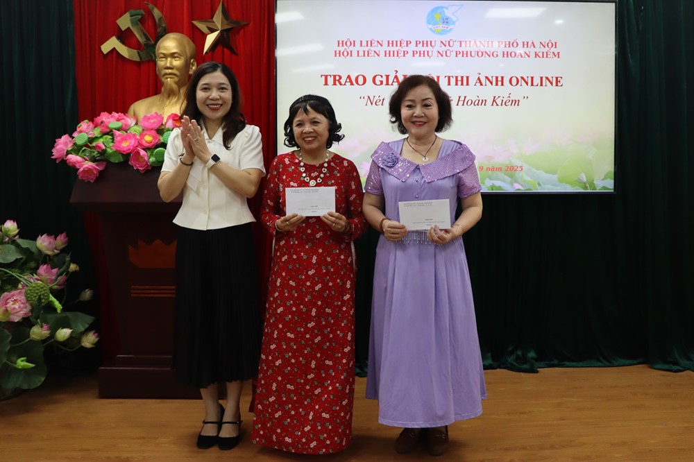 Phường Hoàn Kiếm: Trao giải Hội thi ảnh online “Nét đẹp Phụ nữ Hoàn Kiếm” năm 2025 - ảnh 3