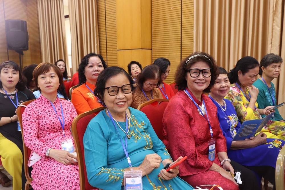 Phụ nữ Hoàn Kiếm thực hiện tốt việc ứng dụng chuyển đổi số trong tổ chức hoạt động Hội và kết nối với hội viên phụ nữ - ảnh 4