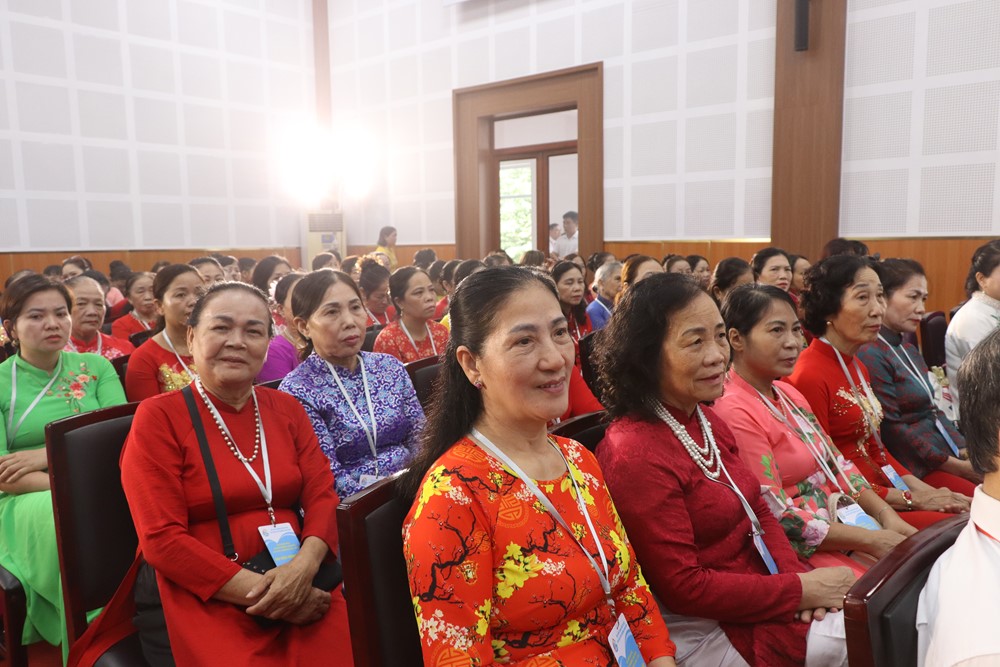 Phụ nữ Long Biên đẩy mạnh chuyển đổi số, ứng dụng công nghệ thông tin trong hoạt động Hội - ảnh 4