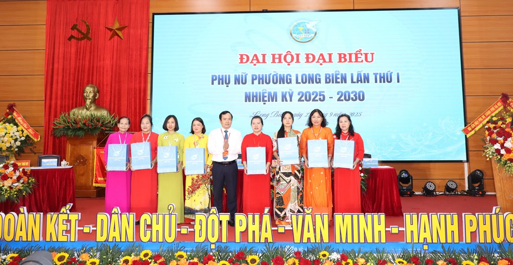 Phụ nữ Long Biên đẩy mạnh chuyển đổi số, ứng dụng công nghệ thông tin trong hoạt động Hội - ảnh 13