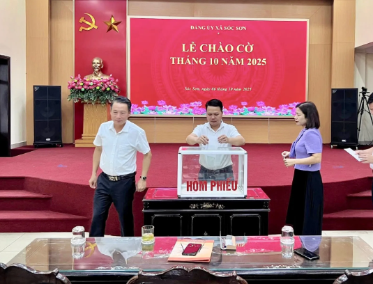 Xã Sóc Sơn tổ chức quyên góp, ủng hộ đồng bào bị thiệt hại do ảnh hưởng mưa bão - ảnh 1