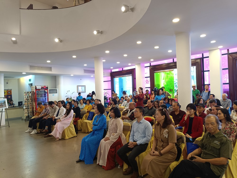 Khai mạc triển lãm ảnh “Sắc màu cuộc sống các dân tộc Việt Nam” tại Hà Nội - ảnh 1