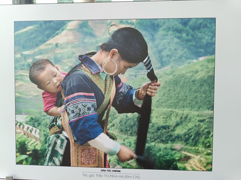 Khai mạc triển lãm ảnh “Sắc màu cuộc sống các dân tộc Việt Nam” tại Hà Nội - ảnh 10