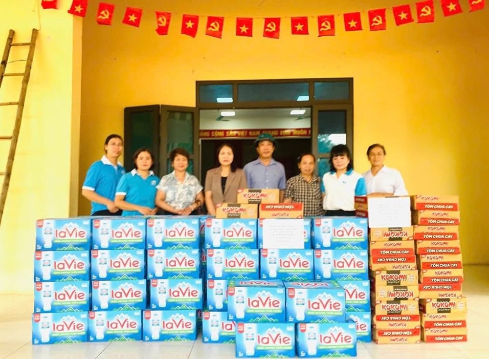 Hội LHPN xã Trung Giã hỗ trợ các hộ dân khắc phục ảnh hưởng bão lũ - ảnh 1