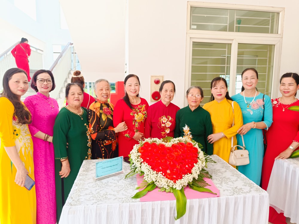 Hội Phụ nữ xã Phù Đổng xứng đáng là địa chỉ tin cậy của chị em phụ nữ - ảnh 1