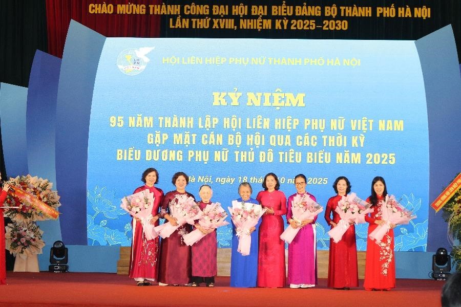 Phụ nữ Hà Nội luôn là điểm sáng với nhiều phong trào, mô hình tiêu biểu - ảnh 9