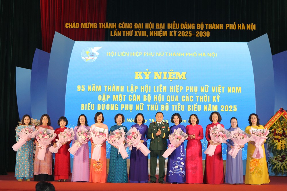 Hội LHPN Hà Nội tri ân các thế hệ cán bộ Hội qua các thời kỳ  - ảnh 2