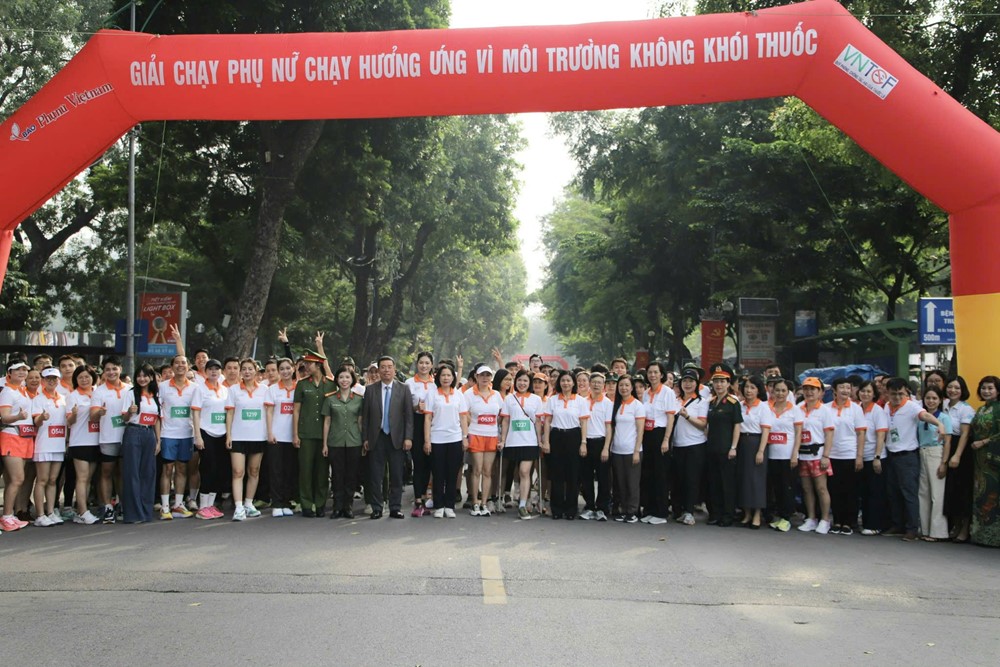 Hơn 1.000 vận động viên tham gia giải “Phụ nữ chạy hưởng ứng Vì môi trường không khói thuốc“ - ảnh 1