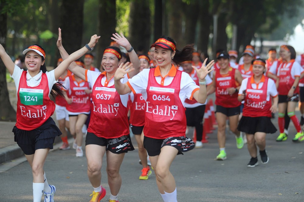 Hơn 1.000 vận động viên tham gia giải “Phụ nữ chạy hưởng ứng Vì môi trường không khói thuốc“ - ảnh 4