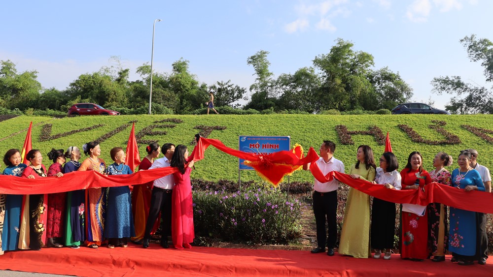 Hội LHPN phường Việt Hưng ra mắt mô hình dân vận khéo “Phủ xanh mái đê”  - ảnh 4