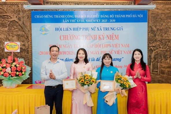 Hội LHPN xã Trung Giã khen thưởng 10 tập thể có thành tích xuất sắc trong đợt thi đua chào mừng Đại hội Đảng - ảnh 2