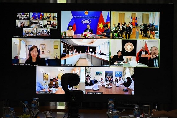 Nhiều chính sách pháp luật mới dành cho  cộng đồng người Việt Nam tại châu Âu - ảnh 1