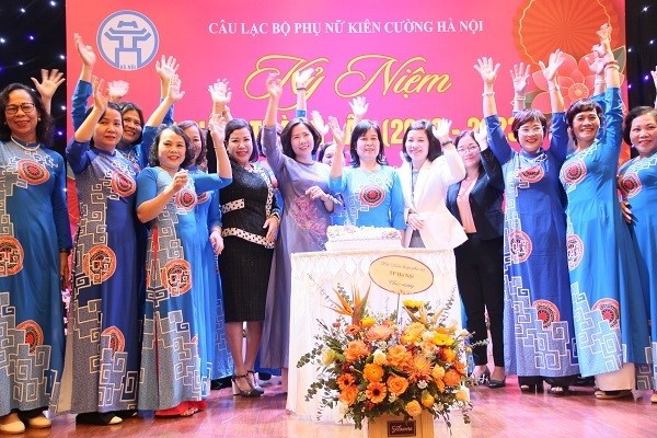 Những đóa hướng dương luôn hướng về mặt trời - ảnh 1
