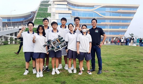 Học sinh Trường Đinh Thiện Lý xuất sắc giành vé tham dự Giải Vô địch Thế giới VEX Robotics World Championship 2024 - ảnh 1