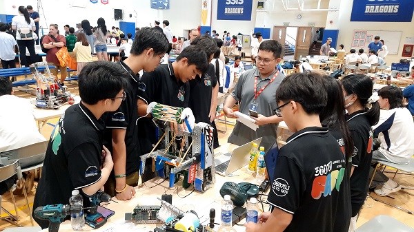 Học sinh Trường Đinh Thiện Lý xuất sắc giành vé tham dự Giải Vô địch Thế giới VEX Robotics World Championship 2024 - ảnh 5